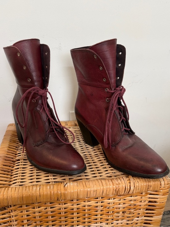 Soho Shoes - SOHO- Coraline Leather Lace Up Heeled Ankle Boots | Burgundy